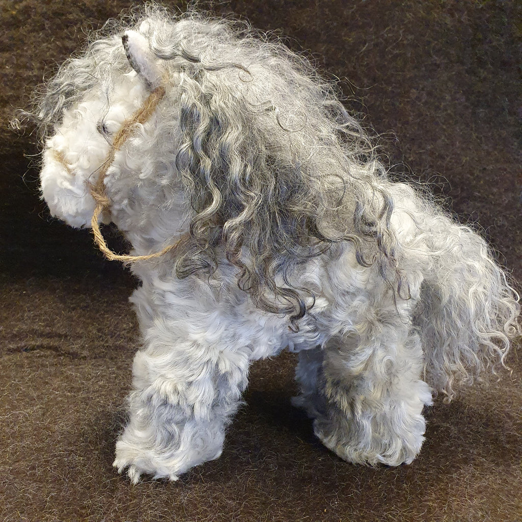 Häst sydd i fårskinn - liten