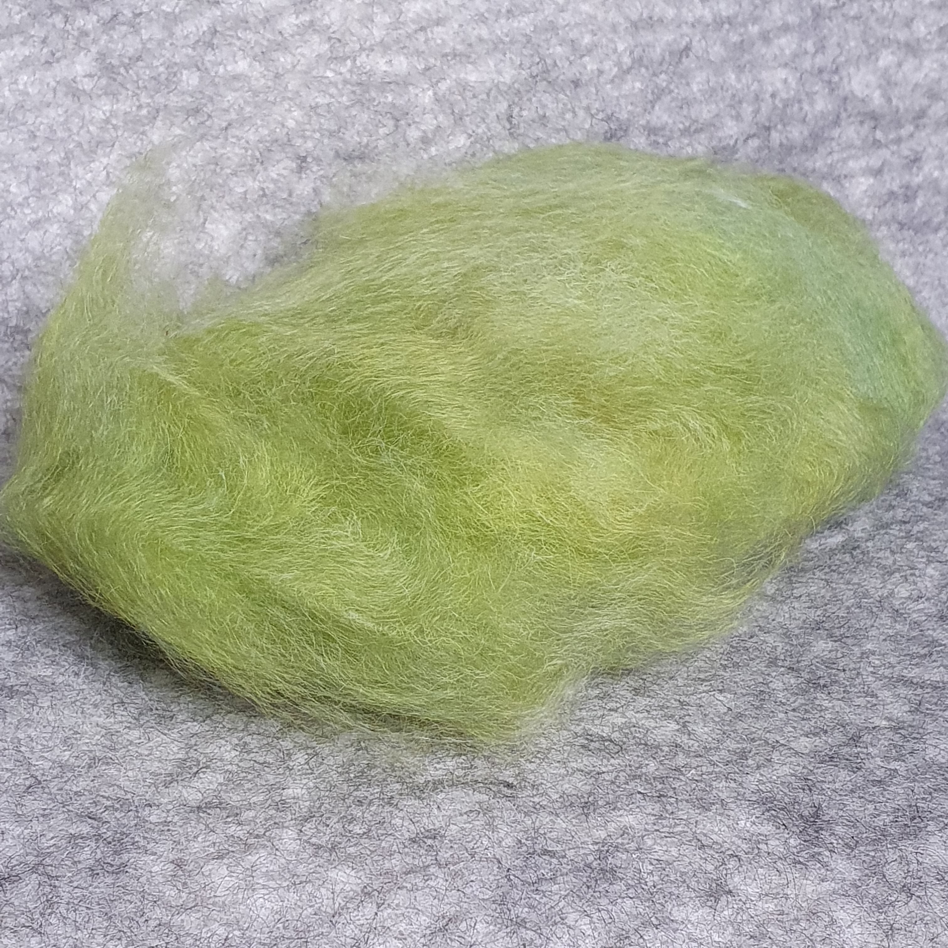 Färgad spinnfiber 100g