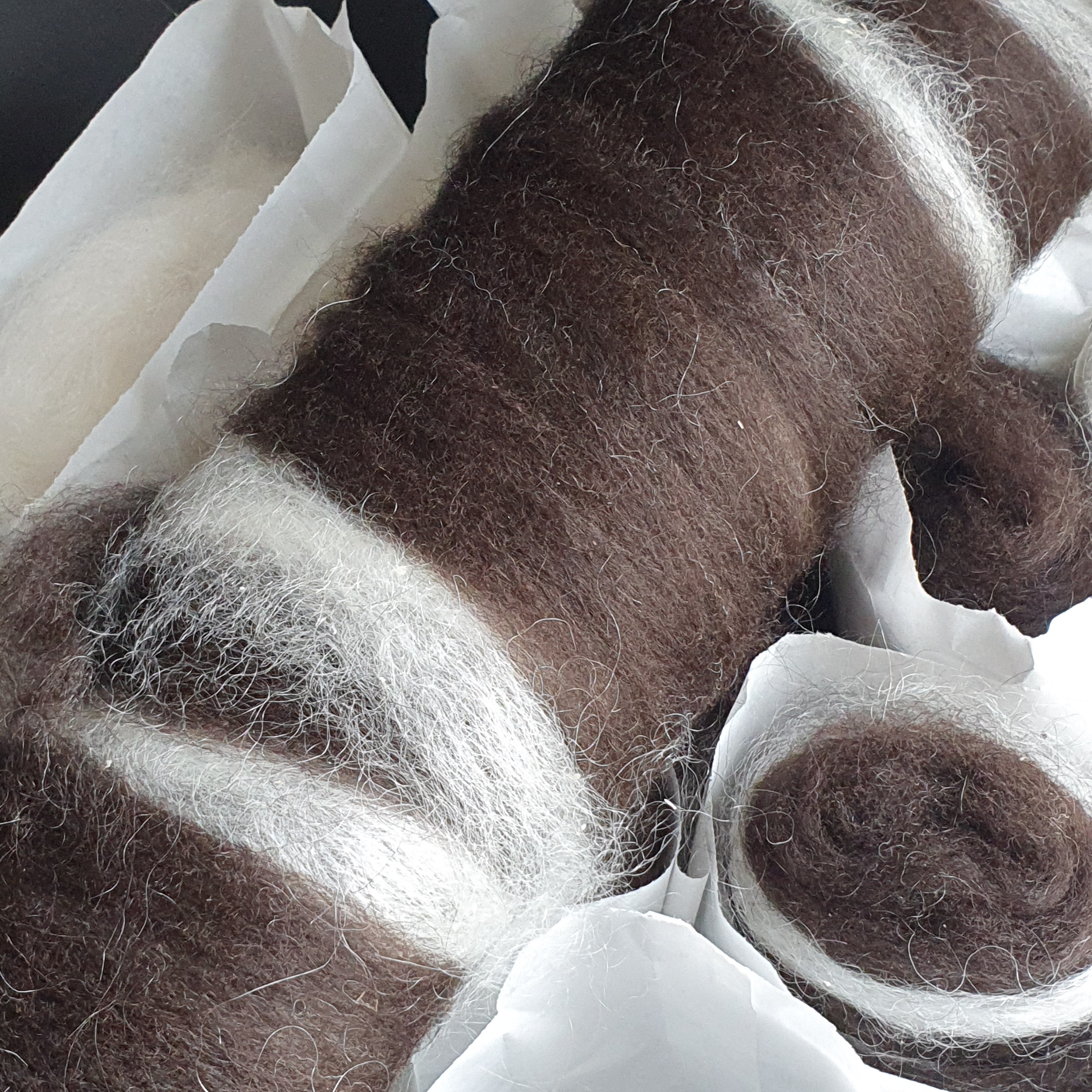 Kardband av värmlandsull och mohair