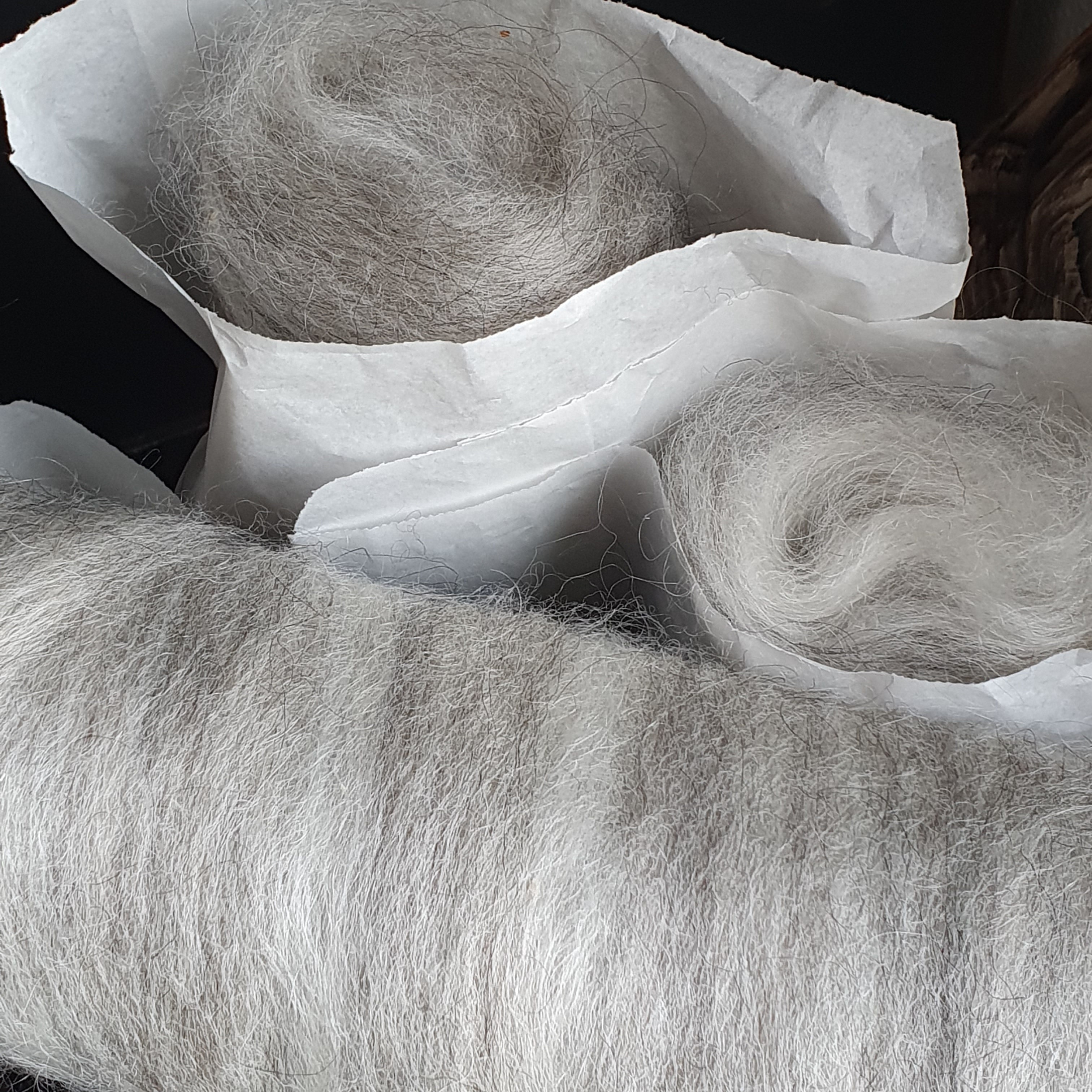 Kardband av värmlandsull och mohair