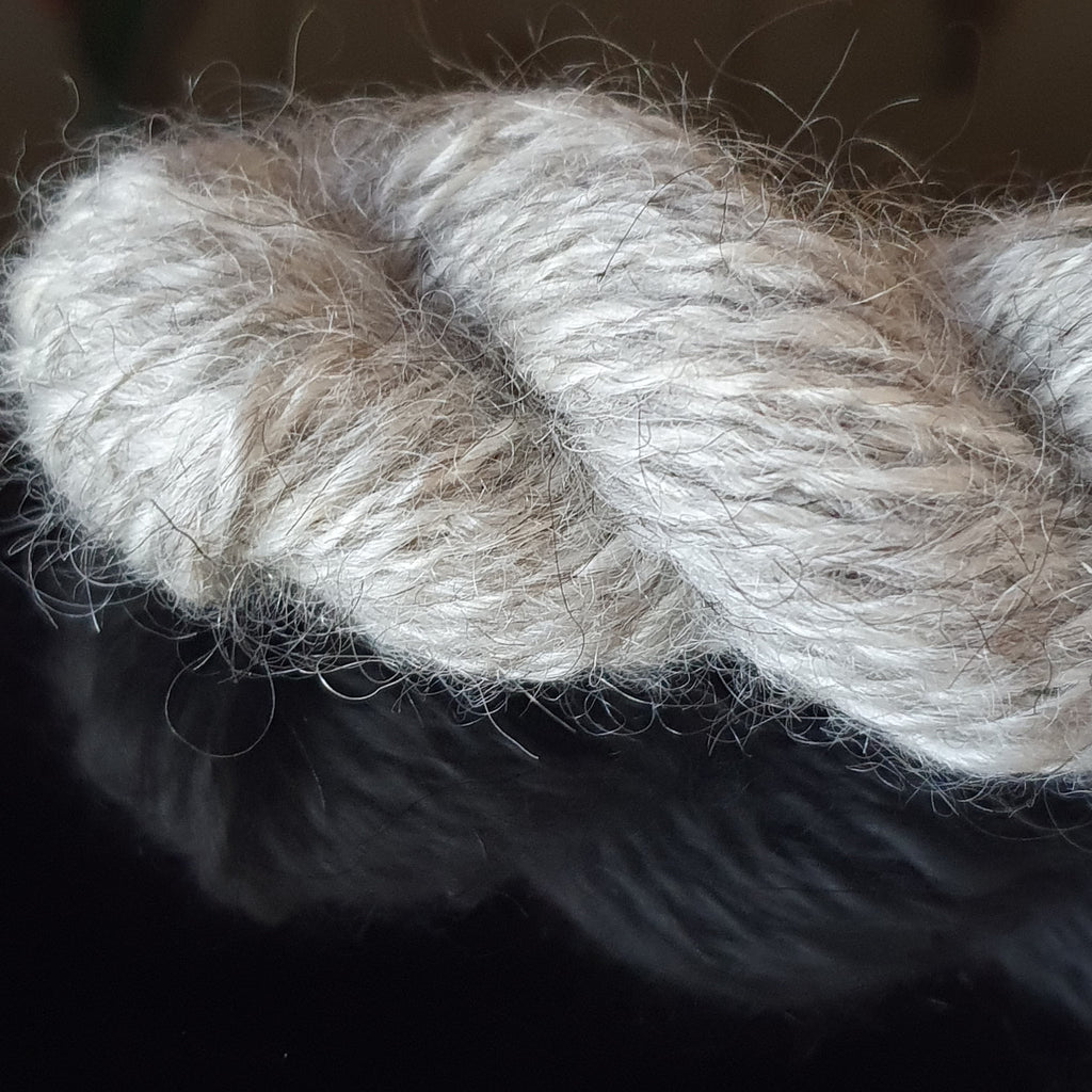 Kardband av värmlandsull och mohair