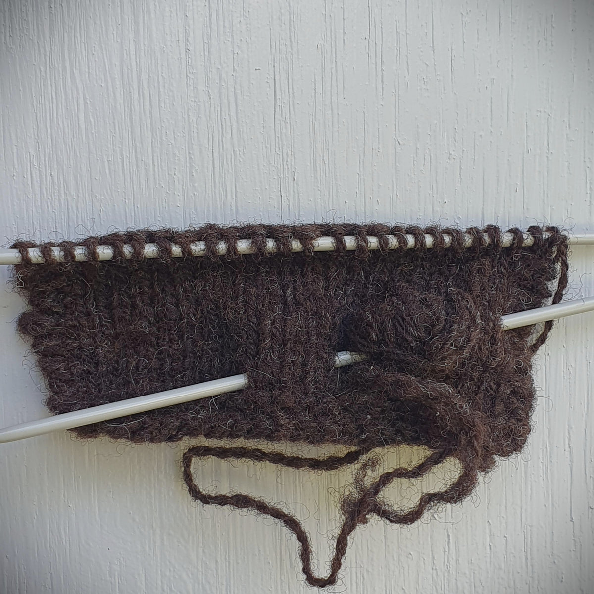 Mörkbrun spinnfiber